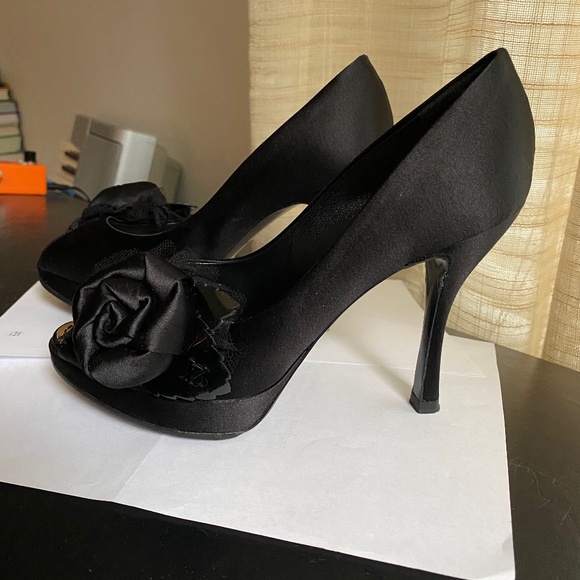 Louis Vuitton black satin open toe heels pumps slip ons 34.5 FLOWER ACCENT LV - Picture 5 of 11